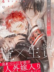 从大树开始的进化漫画主笔在书桌前接受访谈的侧影